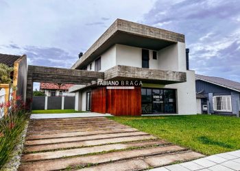 Casa com 260m², 4 dormitórios, 4 suítes, no bairro Atlântida em Xangri-Lá