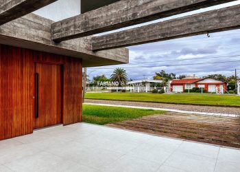 Casa com 260m², 4 dormitórios, 4 suítes, no bairro Atlântida em Xangri-Lá