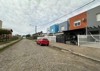 Casa com 111m², 3 dormitórios, 1 suíte, 1 vaga, no bairro Praia Dos Coqueiros em Xangri-Lá