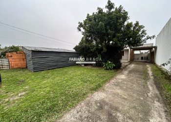 Casa, 2 dormitórios, 2 vagas, no bairro Centro em Xangri-Lá