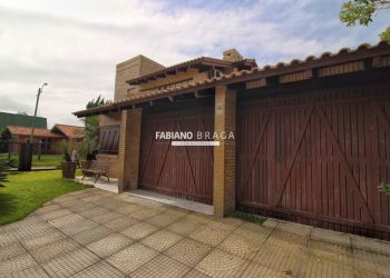 Casa com 142m², 4 dormitórios, 2 suítes, 2 vagas, no bairro Remanso em Xangri-lá