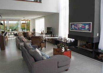 Sobrado com 296m², 4 dormitórios, 4 suítes, Villaggio em Xangri-lá