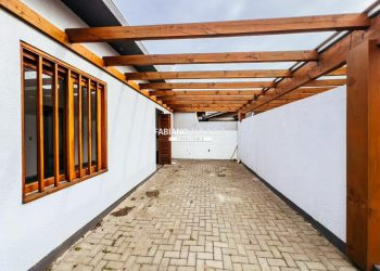 Casa com 65m², 2 dormitórios, 1 suíte, 1 vaga, no bairro Rainha do Mar em Xangri-Lá