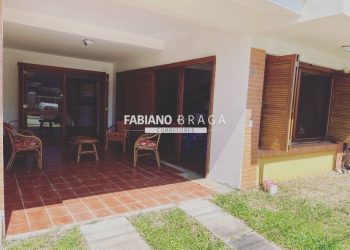 Casa com 190m², 4 dormitórios, 2 suítes, no bairro Centro em Xangri-Lá