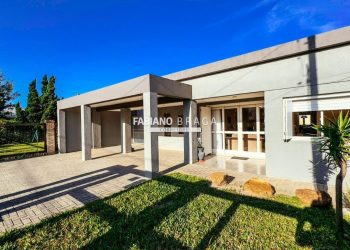 Casa com 170m², 3 dormitórios, 1 suíte, no bairro Centro em Xangri-Lá