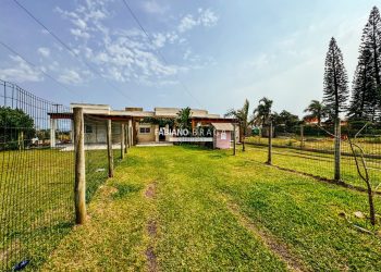 Casa com 84m², 2 dormitórios, 2 vagas, no bairro Remanso em Xangri-Lá