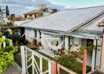 Casa com 180m², 4 dormitórios, 2 suítes, 2 vagas, no bairro Noiva Do Mar em Xangri-Lá