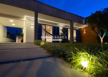 Casa com 250m², 4 dormitórios, 4 suítes, 3 vagas, no bairro Centro em Xangri-lá