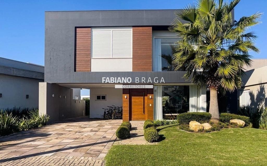 Sobrado com 254m², 4 dormitórios, 4 suítes, 4 vagas, Sea Coast em Xangri-lá