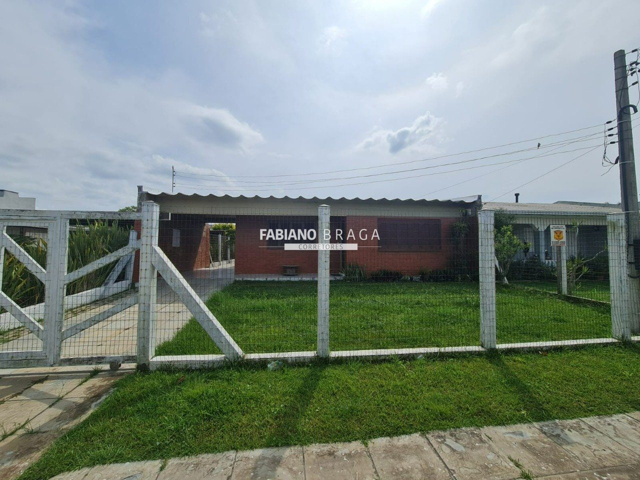 Casa com 208m², 3 dormitórios, 1 suíte, 2 vagas, no bairro Centro em Xangri-Lá