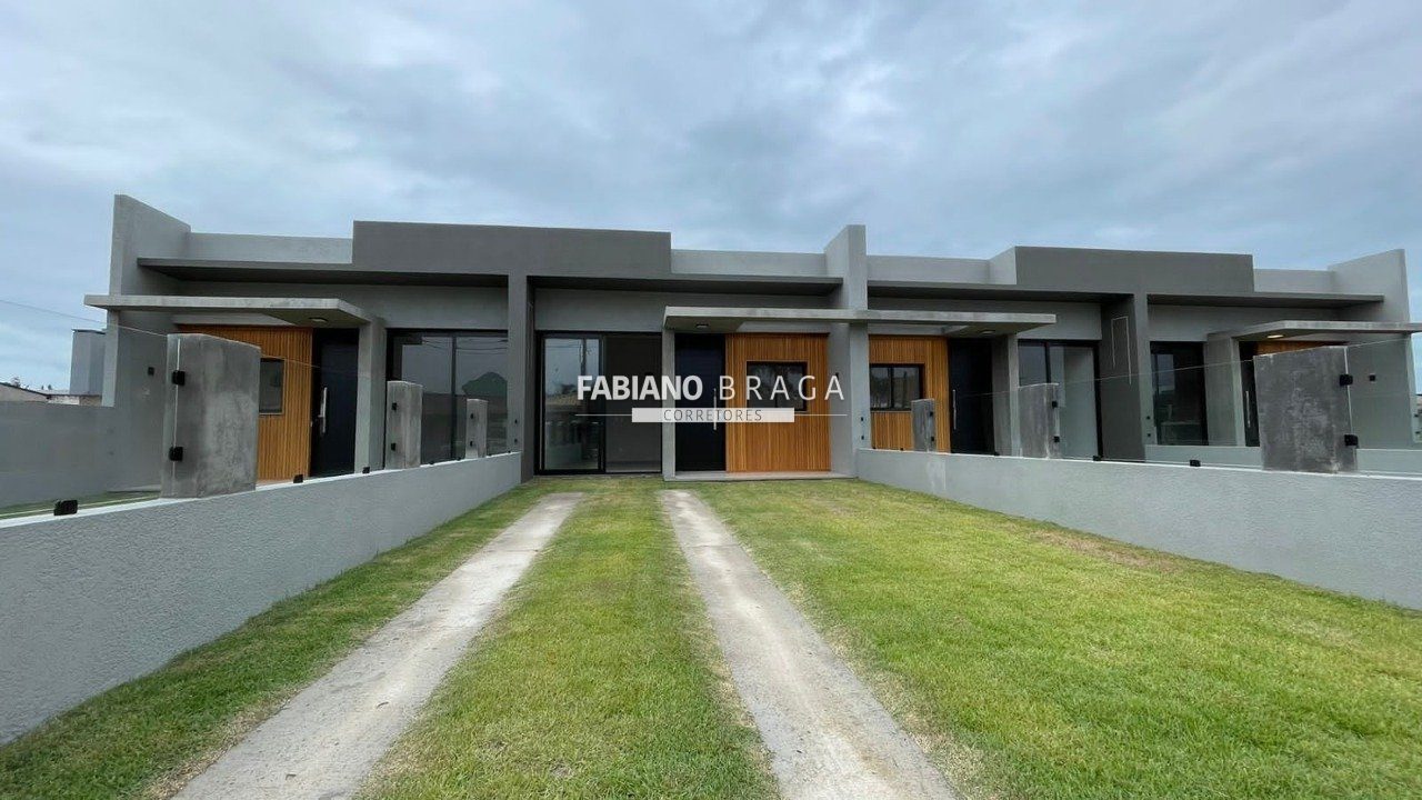 Casa com 90m², 3 dormitórios, 1 suíte, 2 vagas, no bairro centro em Xangri-Lá