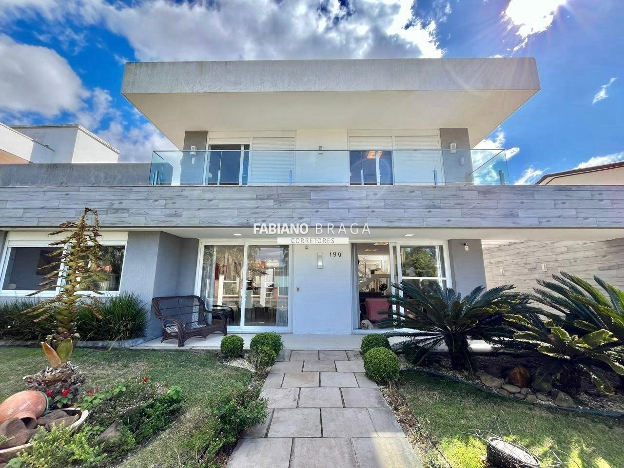 Casa com 380m², 5 dormitórios, 5 suítes, no bairro Atlântida em Xangri-Lá