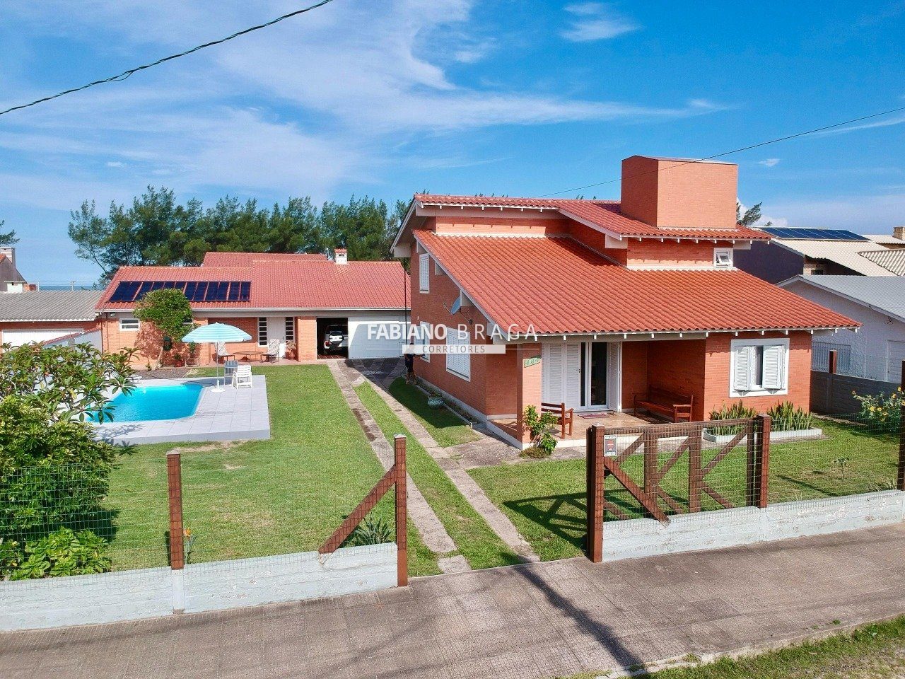 Casa com 228m², 5 dormitórios, 3 suítes, no bairro Rainha do Mar em Xangri-Lá