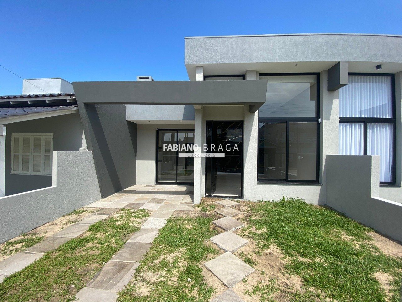 Casa com 95m², 3 dormitórios, 1 suíte, no bairro Maristela em Xangri-Lá