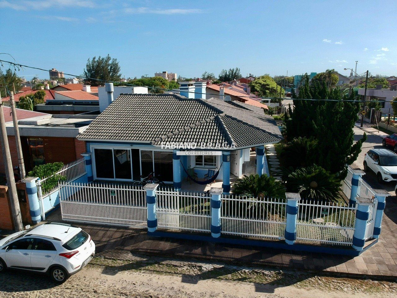 Casa com 190m², 2 dormitórios, 1 suíte, 2 vagas, no bairro Rainha Do Mar em Xangri-Lá