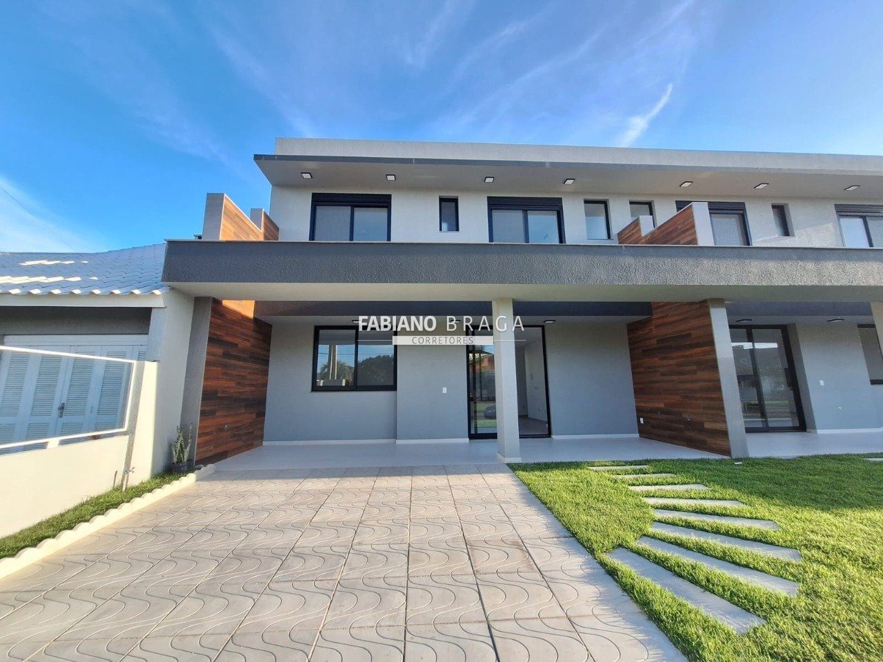 Casa com 123m², 3 dormitórios, 1 suíte, 2 vagas, no bairro Maristela em Xangri-lá