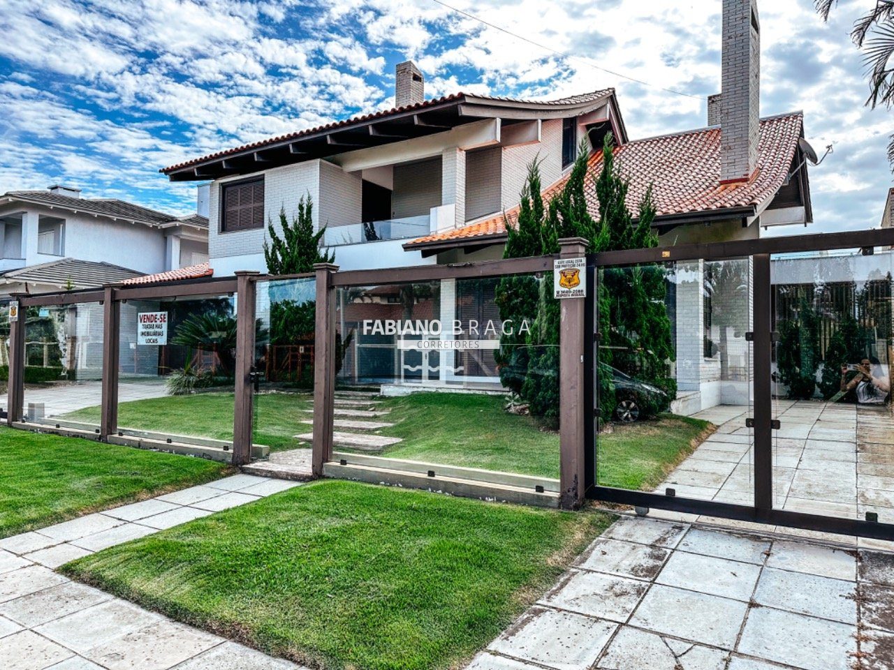 Casa com 300m², 5 dormitórios, 5 suítes, no bairro Atlântida em Xangri-Lá