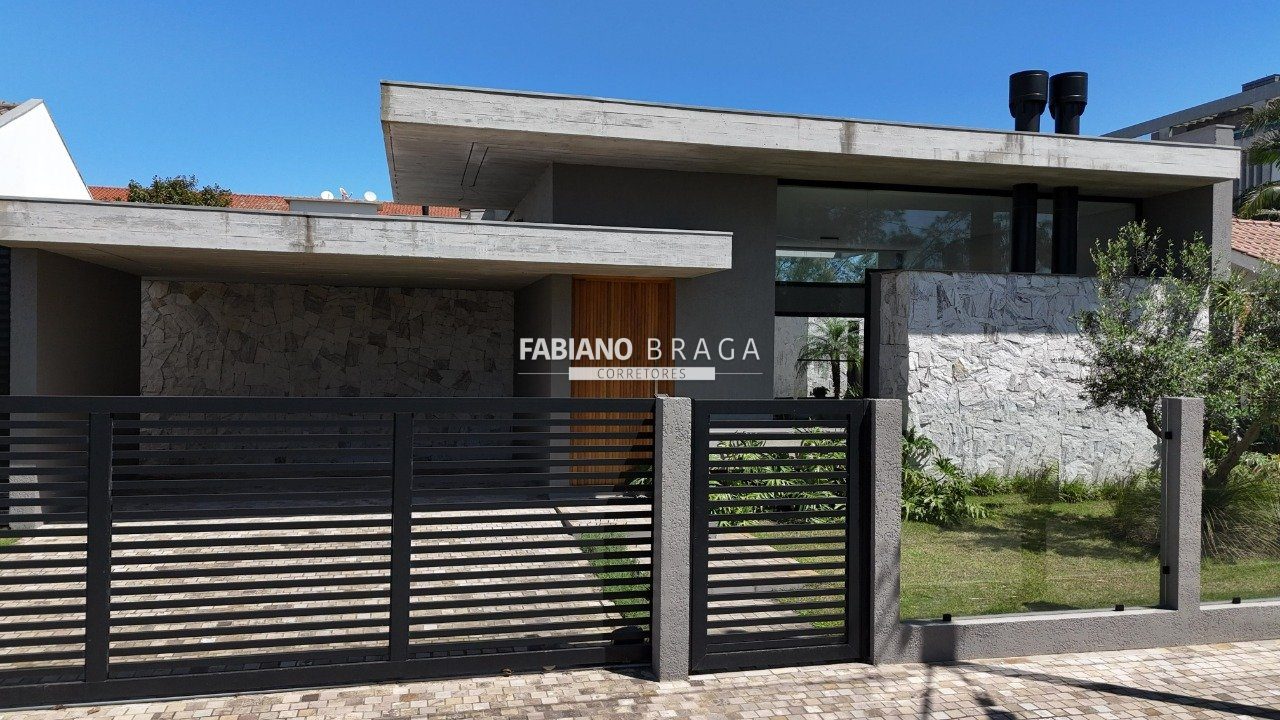 Casa com 323m², 4 dormitórios, 4 suítes, 2 vagas, no bairro Atlântida em Xangri-lá