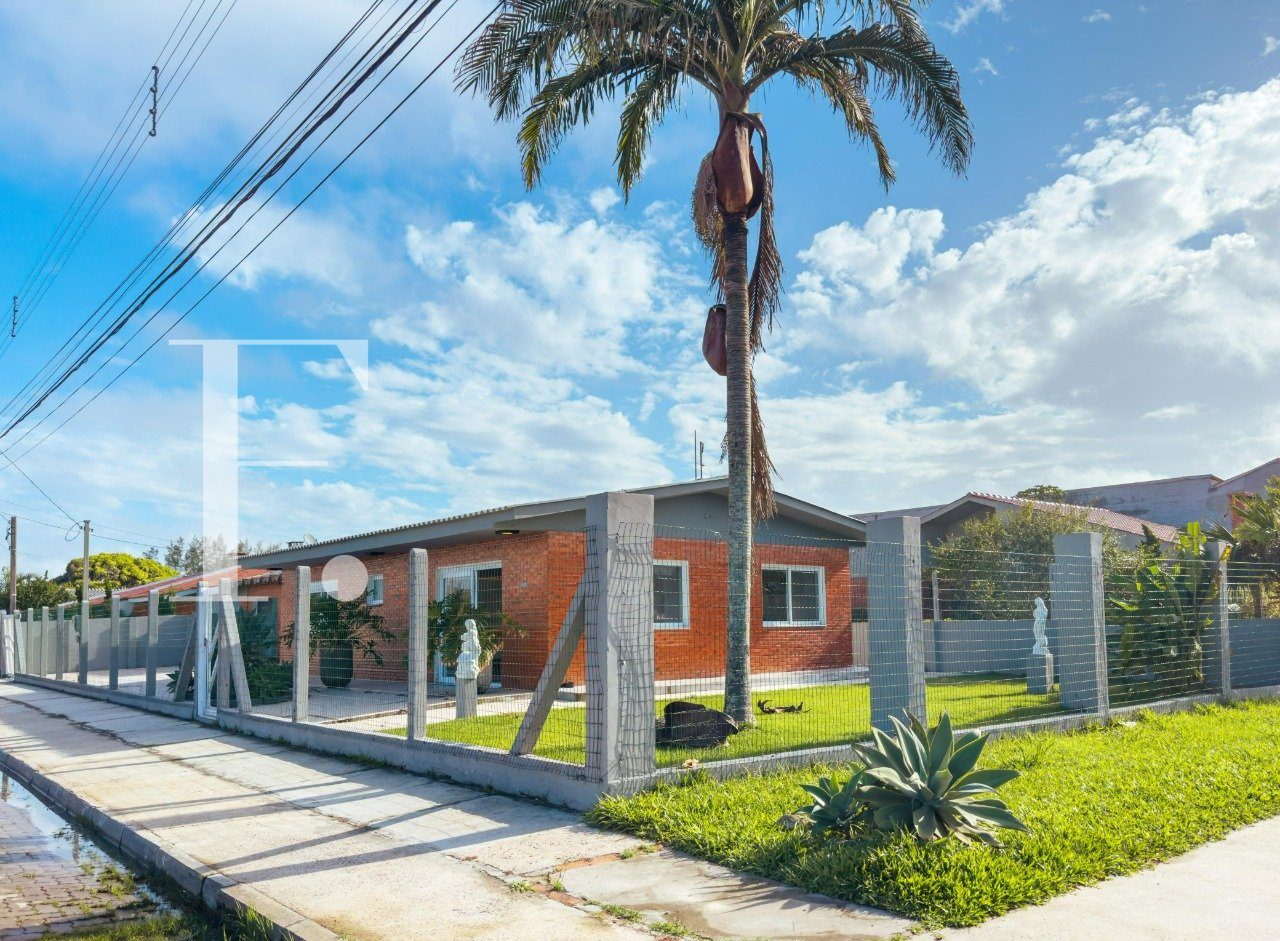 Casa com 146m², 3 dormitórios, 1 suíte, 2 vagas, no bairro Centro em Xangri-Lá