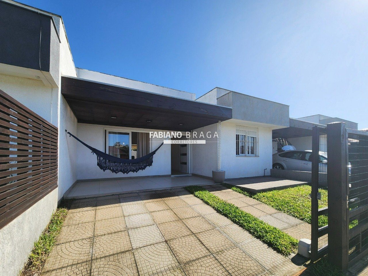 Casa com 78m², 2 dormitórios, 1 suíte, 2 vagas, no bairro Remanso em Xangri-Lá