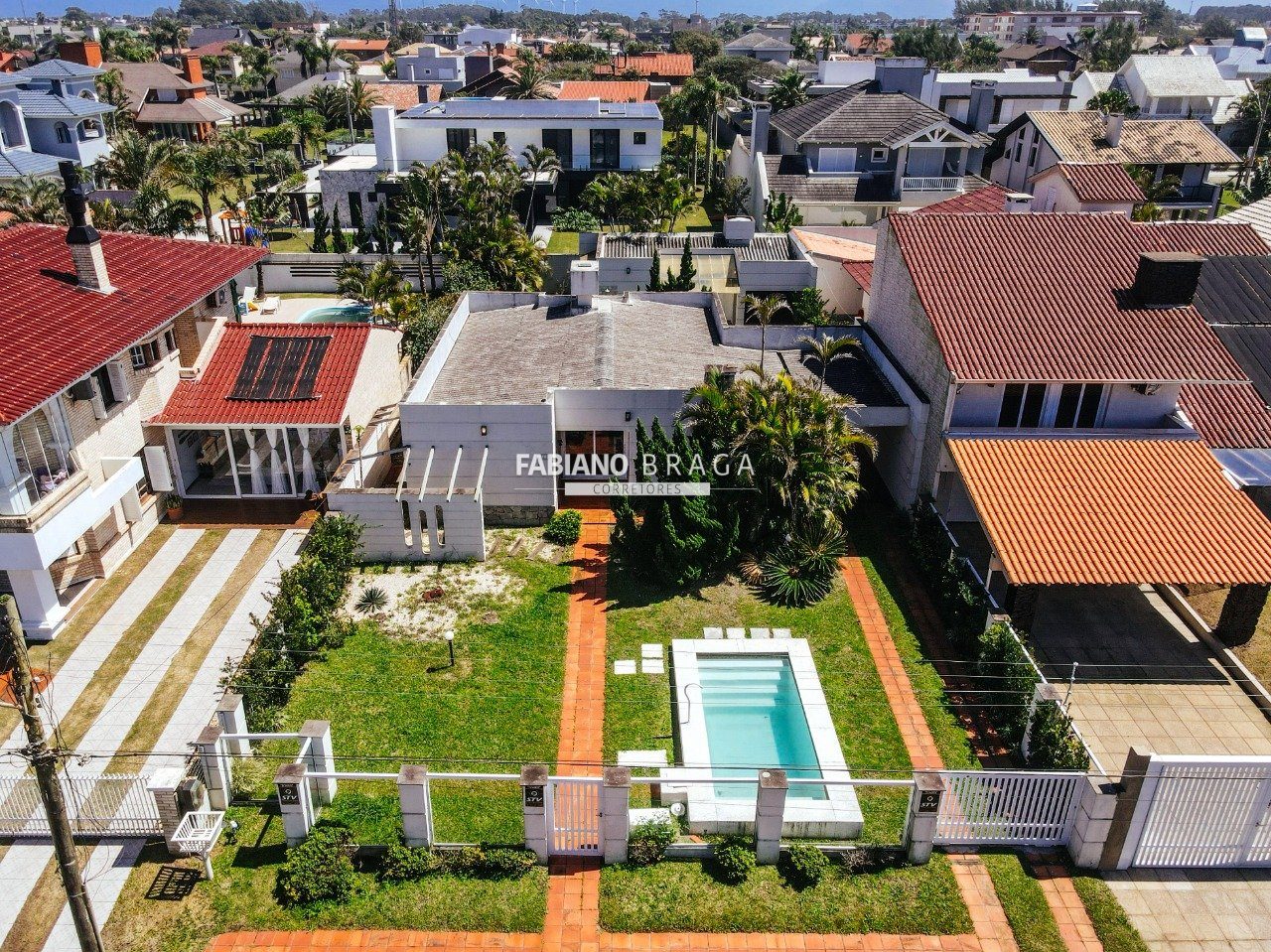 Casa com 182m², 4 dormitórios, 2 suítes, no bairro Atlantida em Atlântida