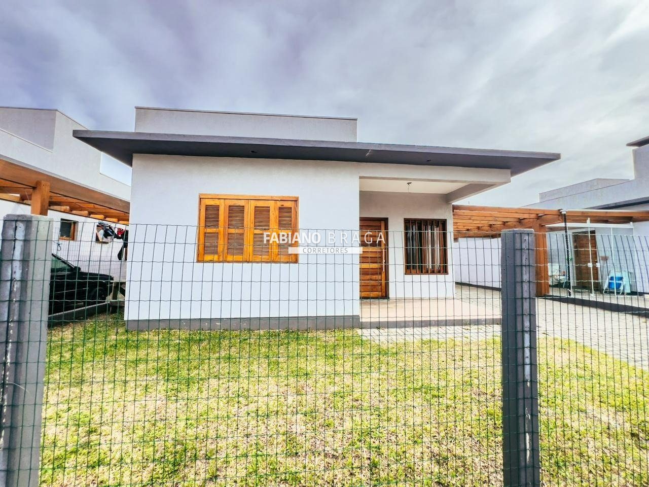 Casa com 65m², 2 dormitórios, 1 suíte, 1 vaga, no bairro Rainha do Mar em Xangri-Lá