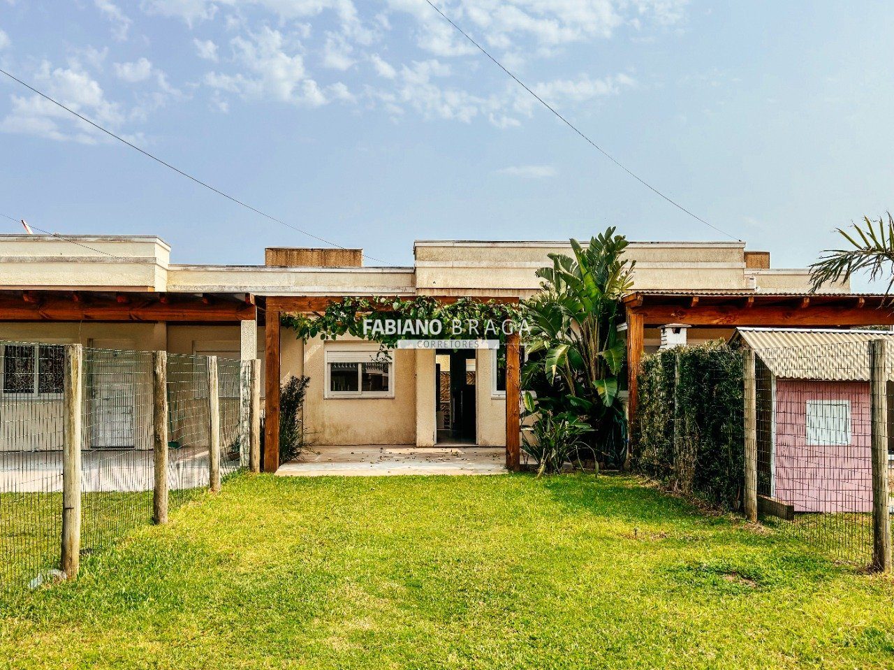 Casa com 84m², 2 dormitórios, 2 vagas, no bairro Remanso em Xangri-Lá