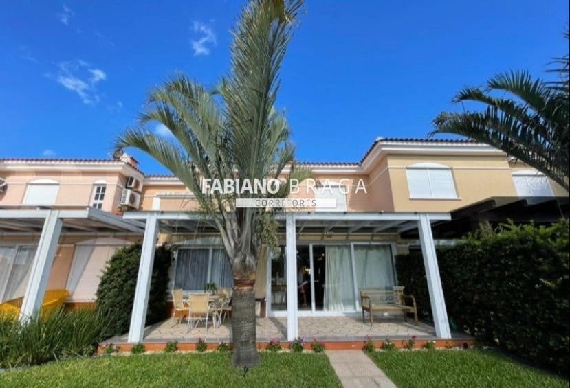 Sobrado com 200m², 4 dormitórios, 4 suítes, 3 vagas, Villas Resort em Xangri-Lá