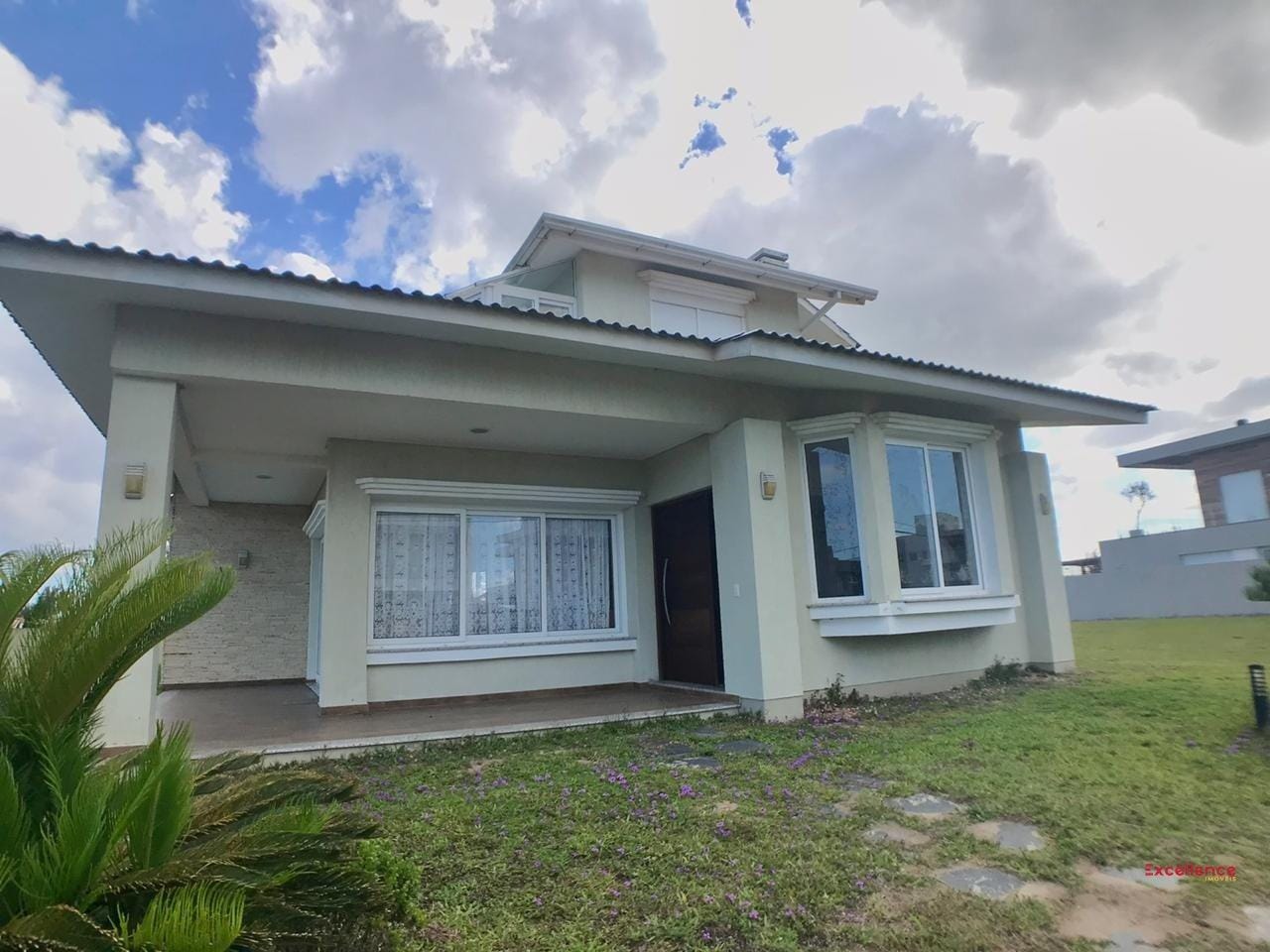 Sobrado com 274m², 4 dormitórios, 3 suítes, 2 vagas, Celebration em Xangri-Lá