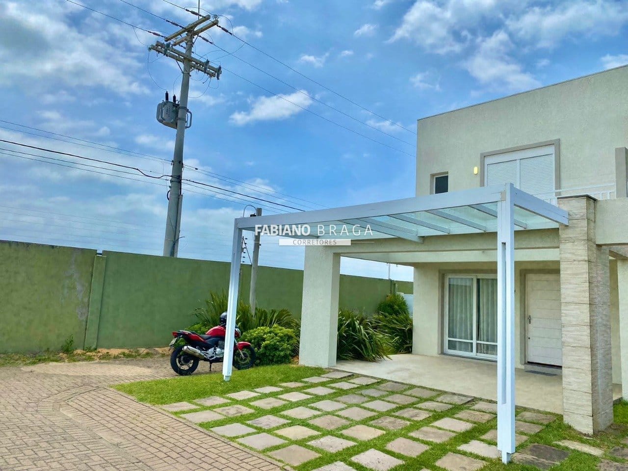 Sobrado com 101m², 3 dormitórios, 1 suíte, 4 vagas, Pateo Marbella em Xangri-Lá