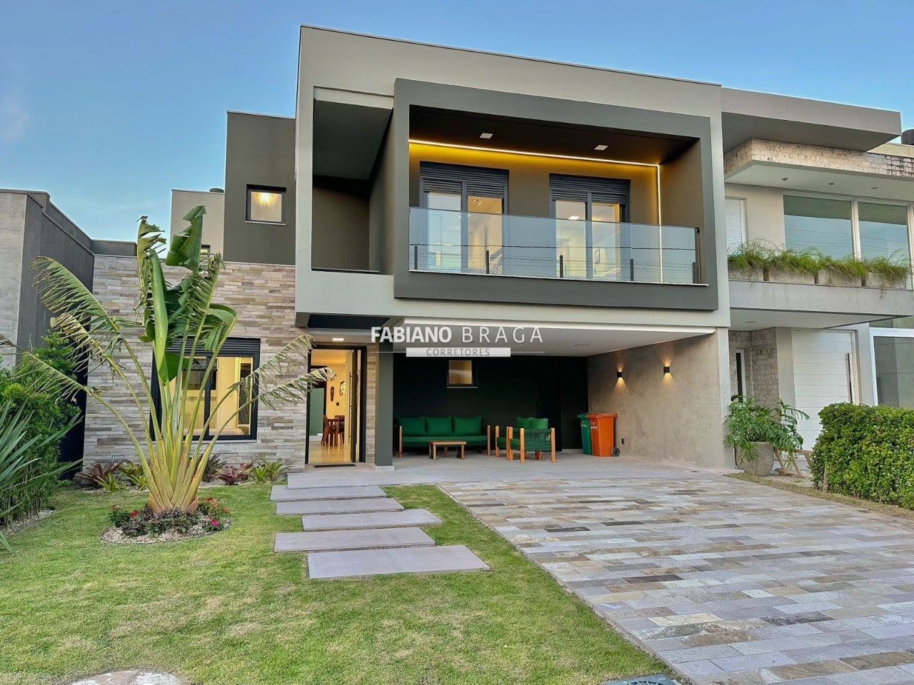 Sobrado com 249m², 4 dormitórios, 4 suítes, 2 vagas, Blue em Xangri-Lá
