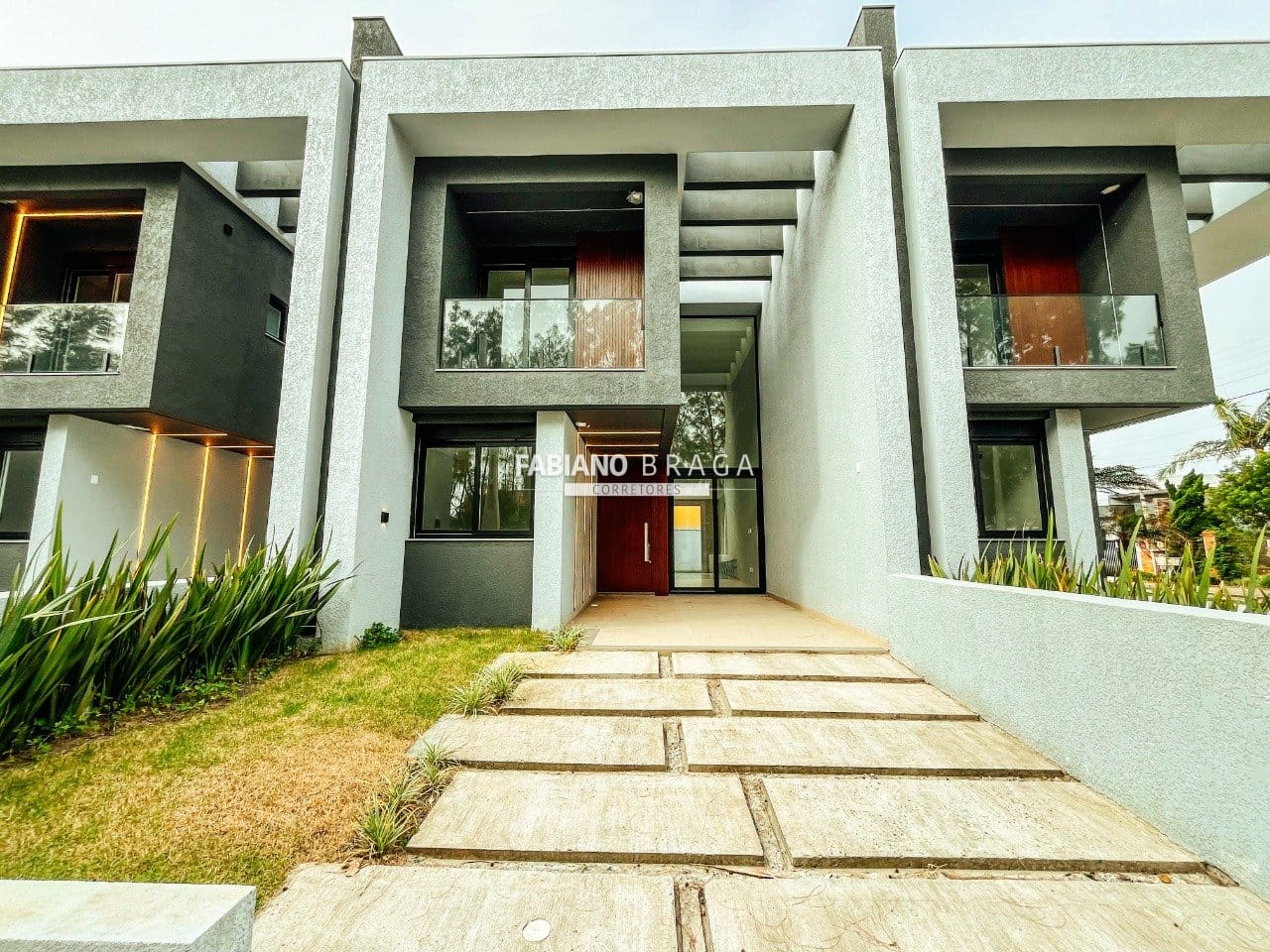 Casa com 156m², 4 dormitórios, 2 suítes, 2 vagas, no bairro Centro em Xangri-Lá