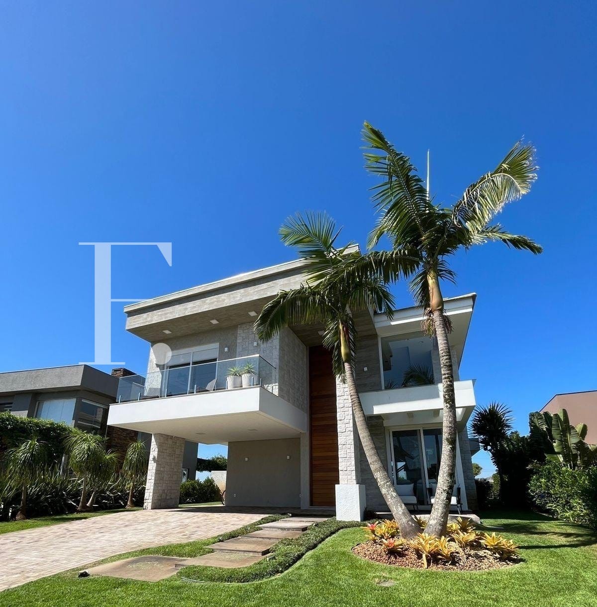 Sobrado com 303m², 5 dormitórios, 5 suítes, 3 vagas, Celebration em Xangri-Lá