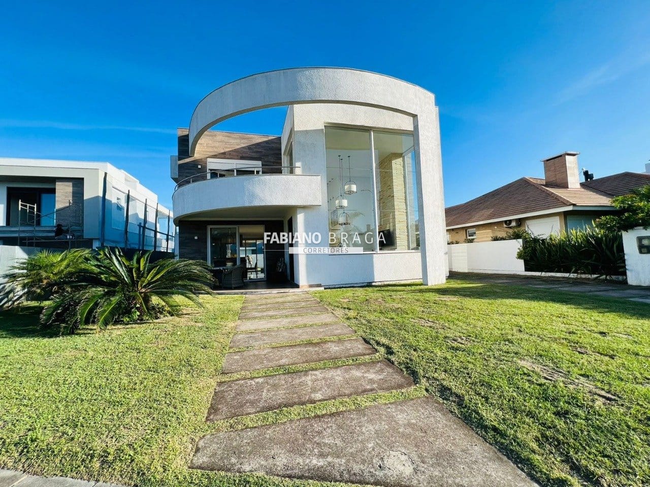 Sobrado com 240m², 3 dormitórios, 3 suítes, 2 vagas, Quintas do Lago em Xangri-Lá