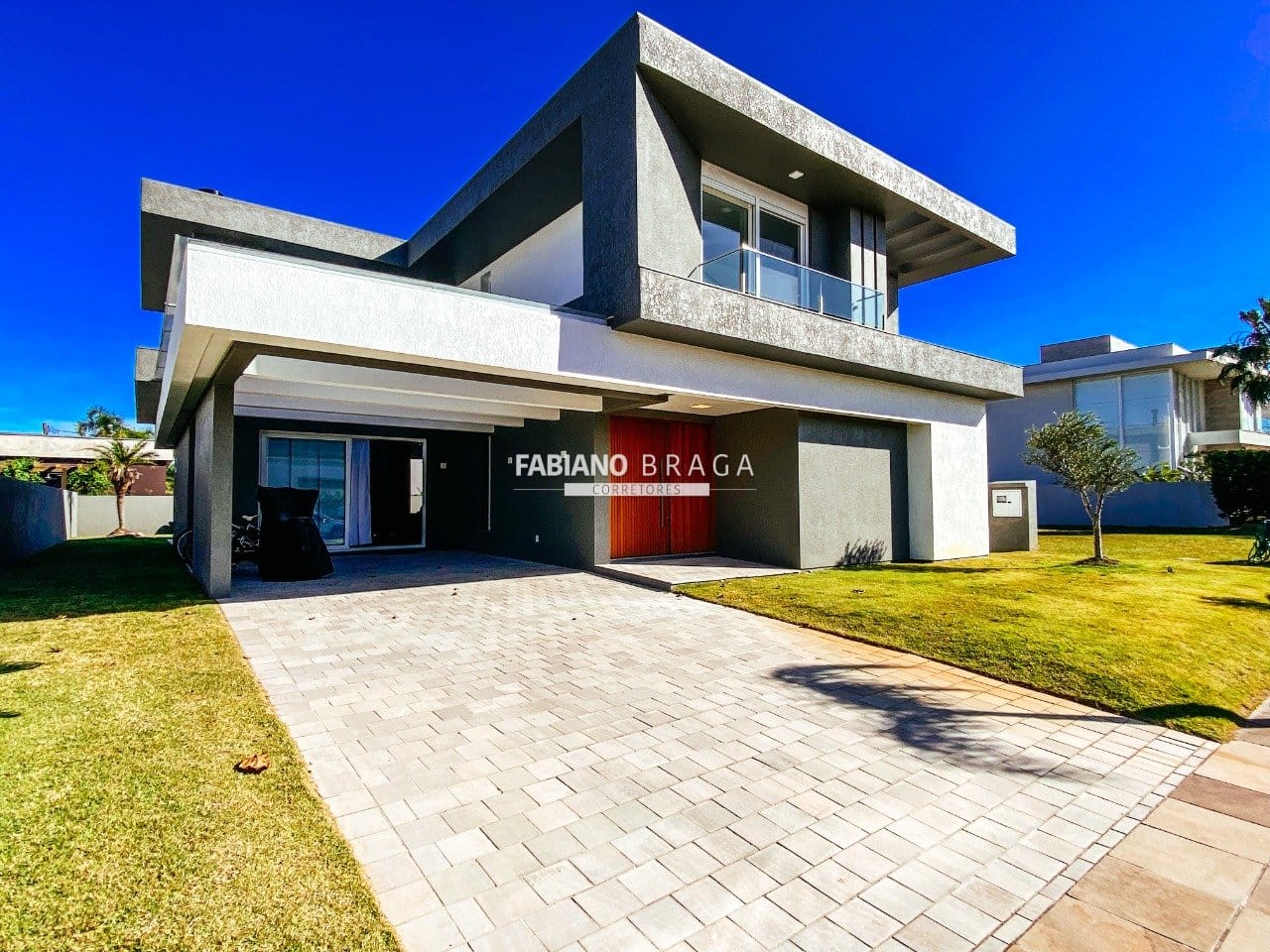 Sobrado com 270m², 5 dormitórios, 5 suítes, 2 vagas, Quintas do Lago em Xangri-Lá