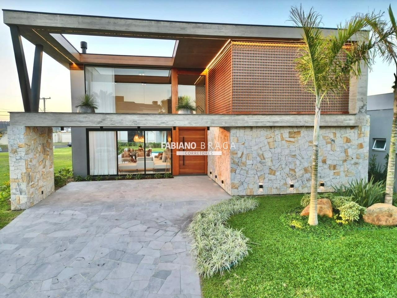 Sobrado com 397m², 5 dormitórios, 5 suítes, 4 vagas, Enseada Lagos em Xangri-Lá