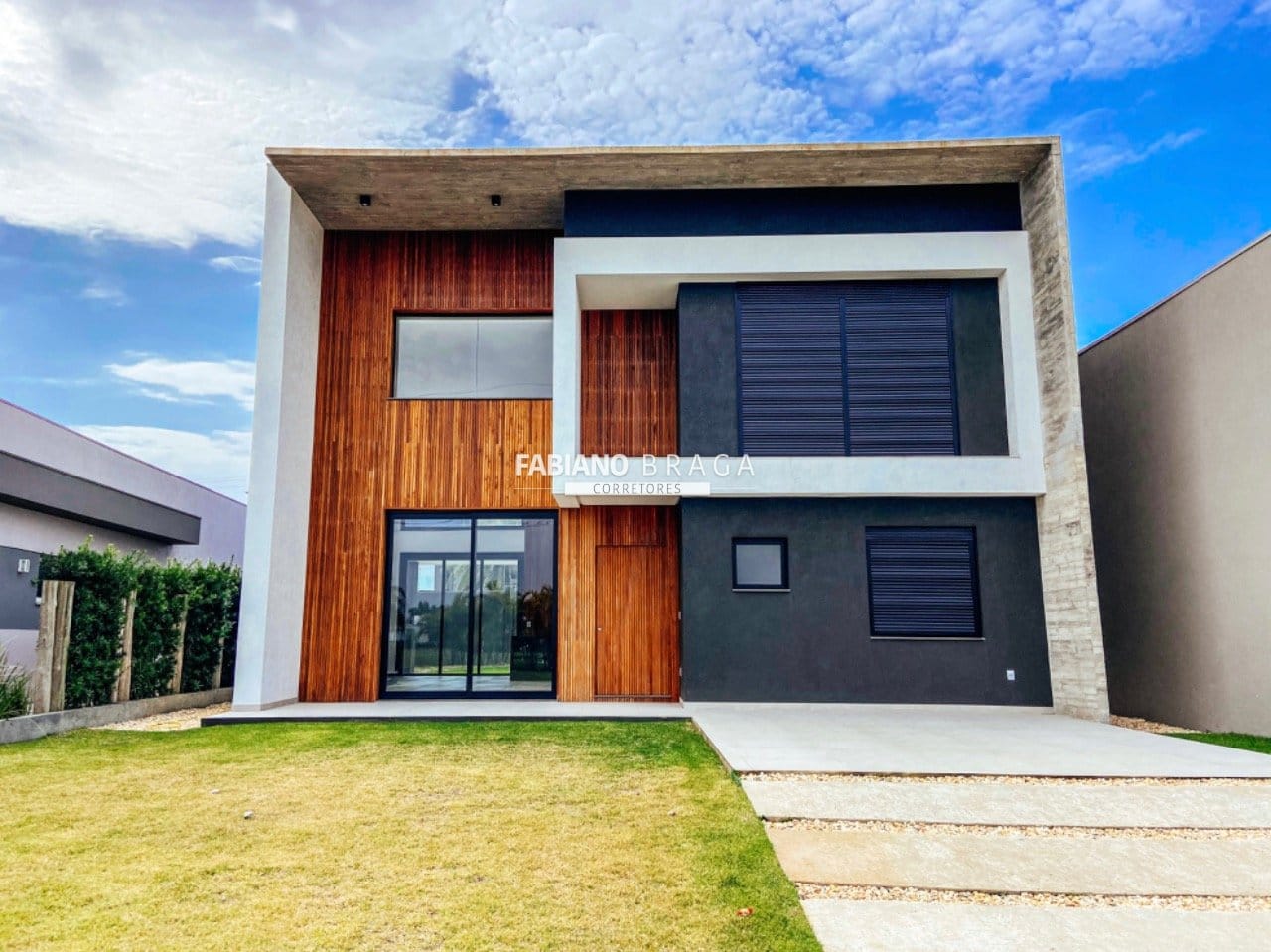 Sobrado com 189m², 4 dormitórios, 4 suítes, 2 vagas, Sea Coast em Xangri-Lá