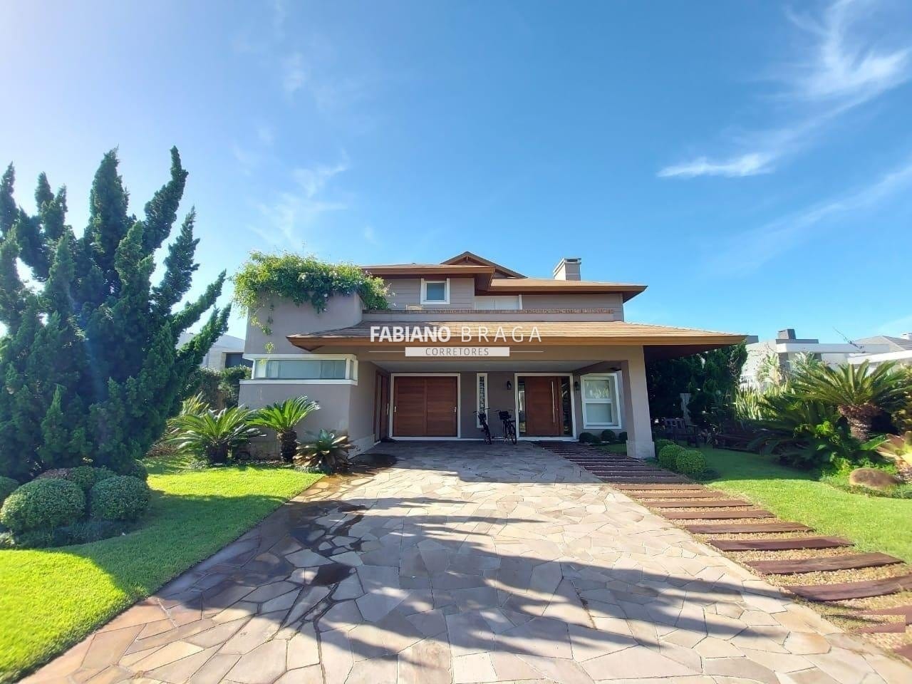 Sobrado com 363m², 4 dormitórios, 4 suítes, 2 vagas, Playa Vista em Xangri-Lá