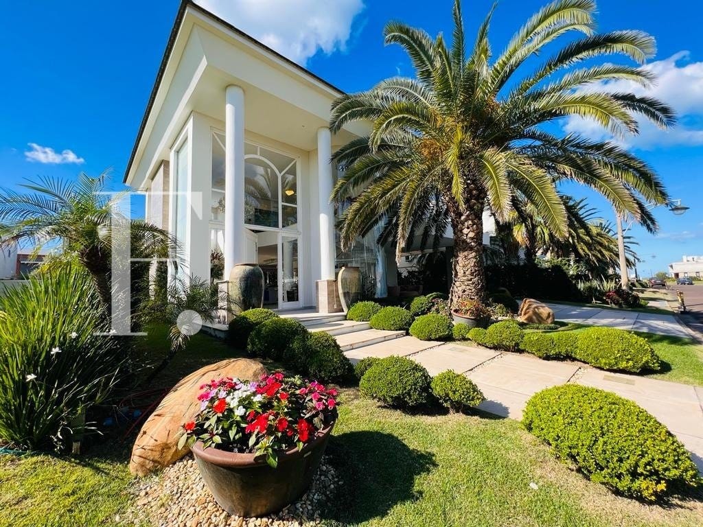 Sobrado com 430m², 4 dormitórios, 4 suítes, 2 vagas, Playa Vista em Xangri-Lá