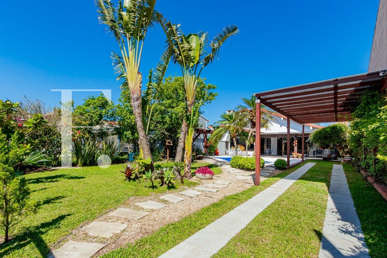 Casa com 113m², 3 dormitórios, 3 suítes, 4 vagas, no bairro Centro em Xangri-Lá