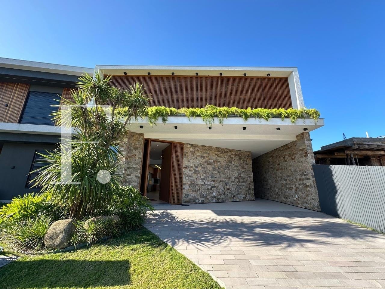 Sobrado com 263m², 4 dormitórios, 4 suítes, Sunset em Xangri-Lá