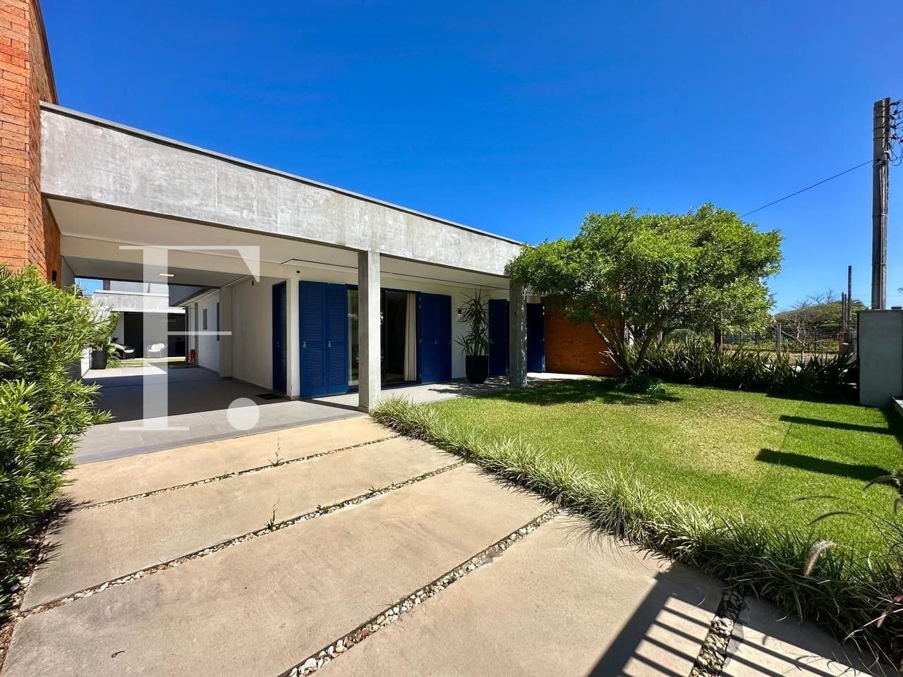 Casa com 210m², 4 dormitórios, 2 suítes, 2 vagas, no bairro Centro em Xangri-Lá