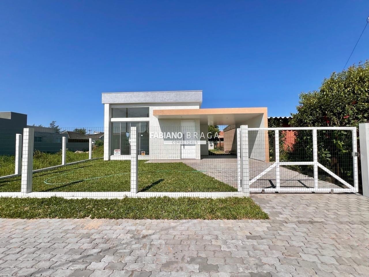 Casa com 146m², 3 dormitórios, 1 suíte, 2 vagas, no bairro Noiva do Mar em Xangri-Lá