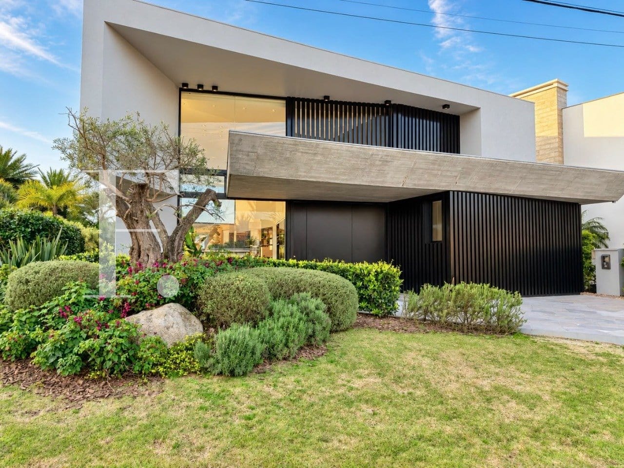 Sobrado com 346m², 5 dormitórios, 5 suítes, 2 vagas, Enseada Lagos em Xangri-Lá