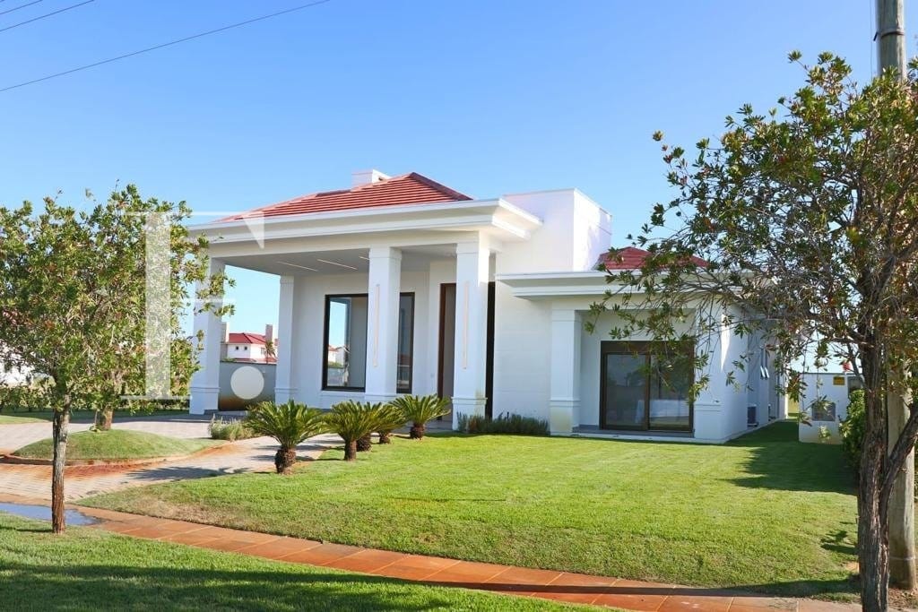 Casa Condomínio com 252m², 4 dormitórios, 4 suítes, 2 vagas, Green Village Golf Club em Xangri-Lá