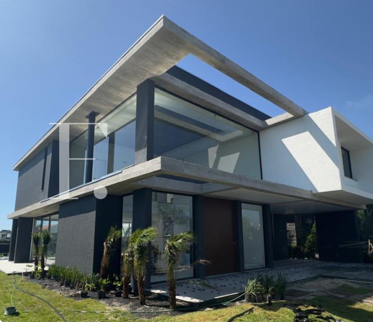 Sobrado com 400m², 5 dormitórios, 5 suítes, 4 vagas, Enseada Lagos em Xangri-Lá