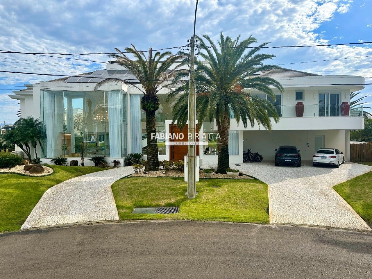 Sobrado com 961m², 6 dormitórios, 6 suítes, 4 vagas, Enseada Lagos em Xangri-Lá