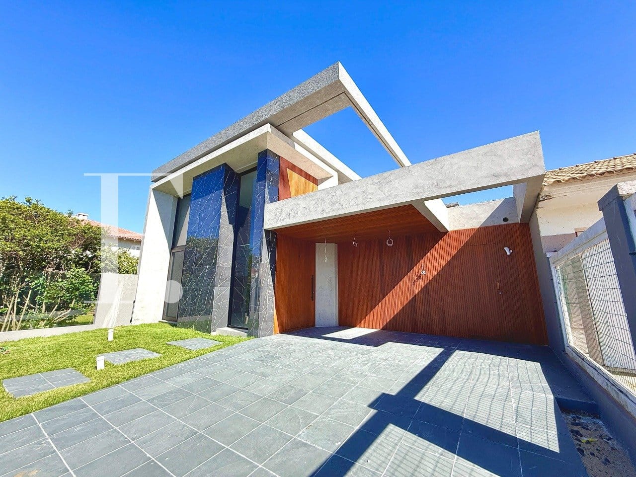Casa com 165m², 4 dormitórios, 4 suítes, 2 vagas, no bairro Centro em Xangri-Lá