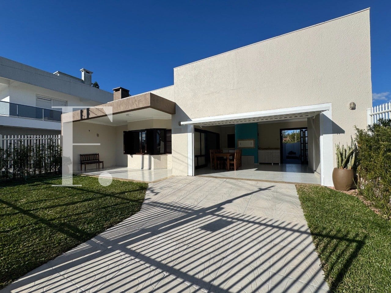 Casa com 163m², 3 dormitórios, 2 suítes, 2 vagas, no bairro Noiva do Mar em Xangri-Lá