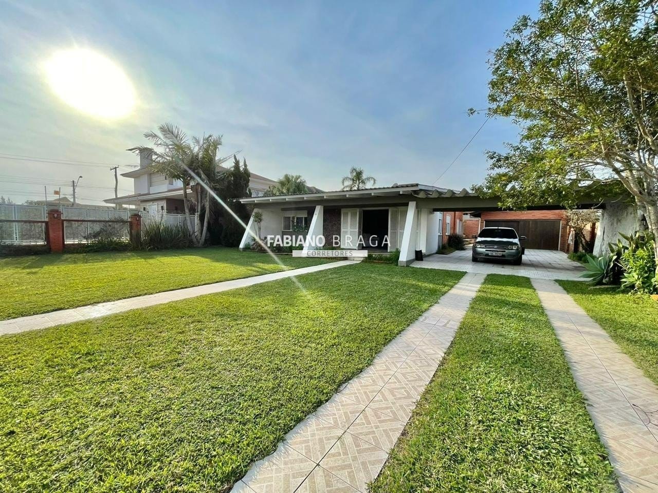 Casa com 218m², 3 dormitórios, 3 suítes, 2 vagas, no bairro Atlântida em Xangri-Lá